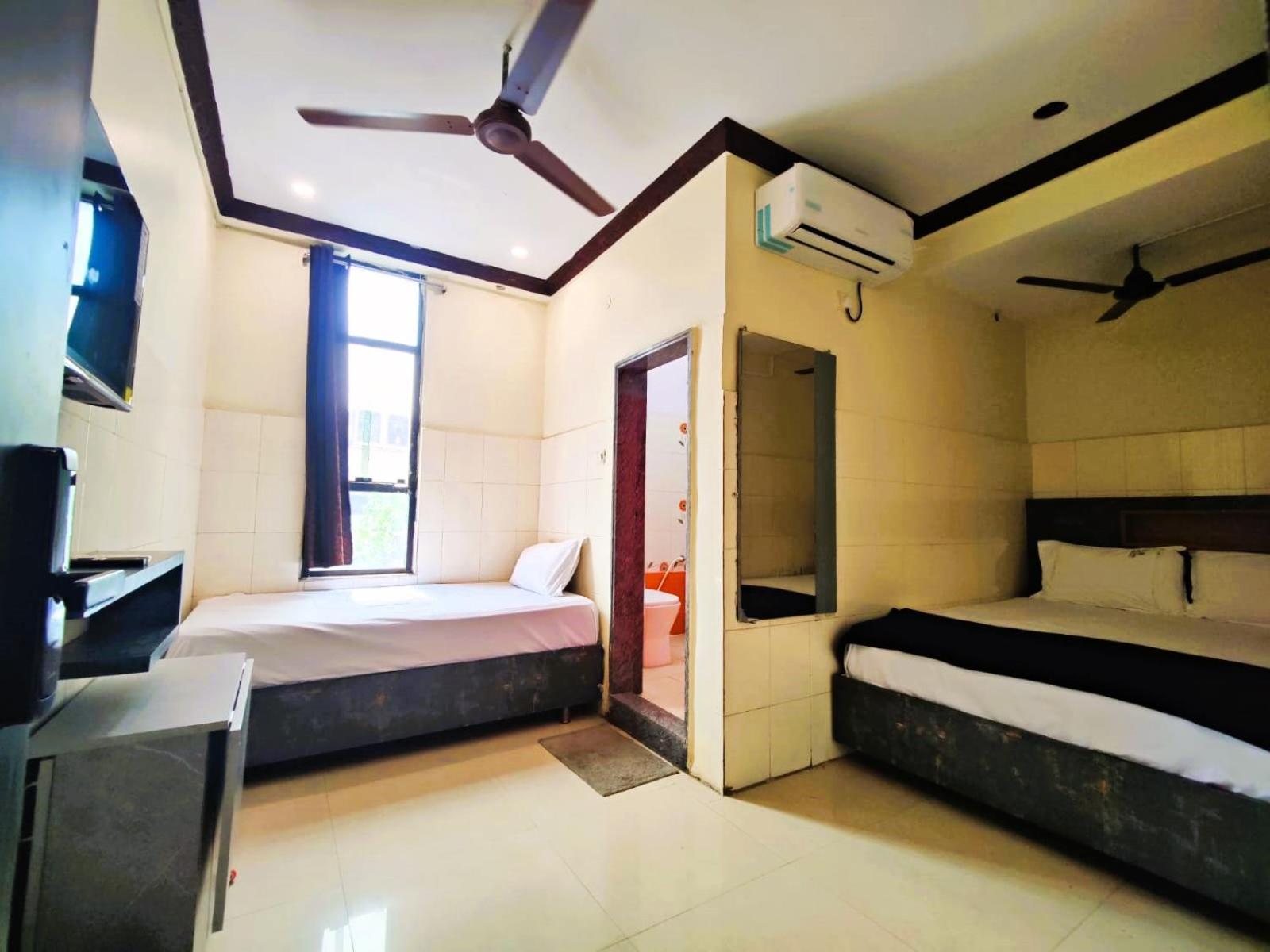 Hotel The Livin Residency Visakhapatnam Exterior foto